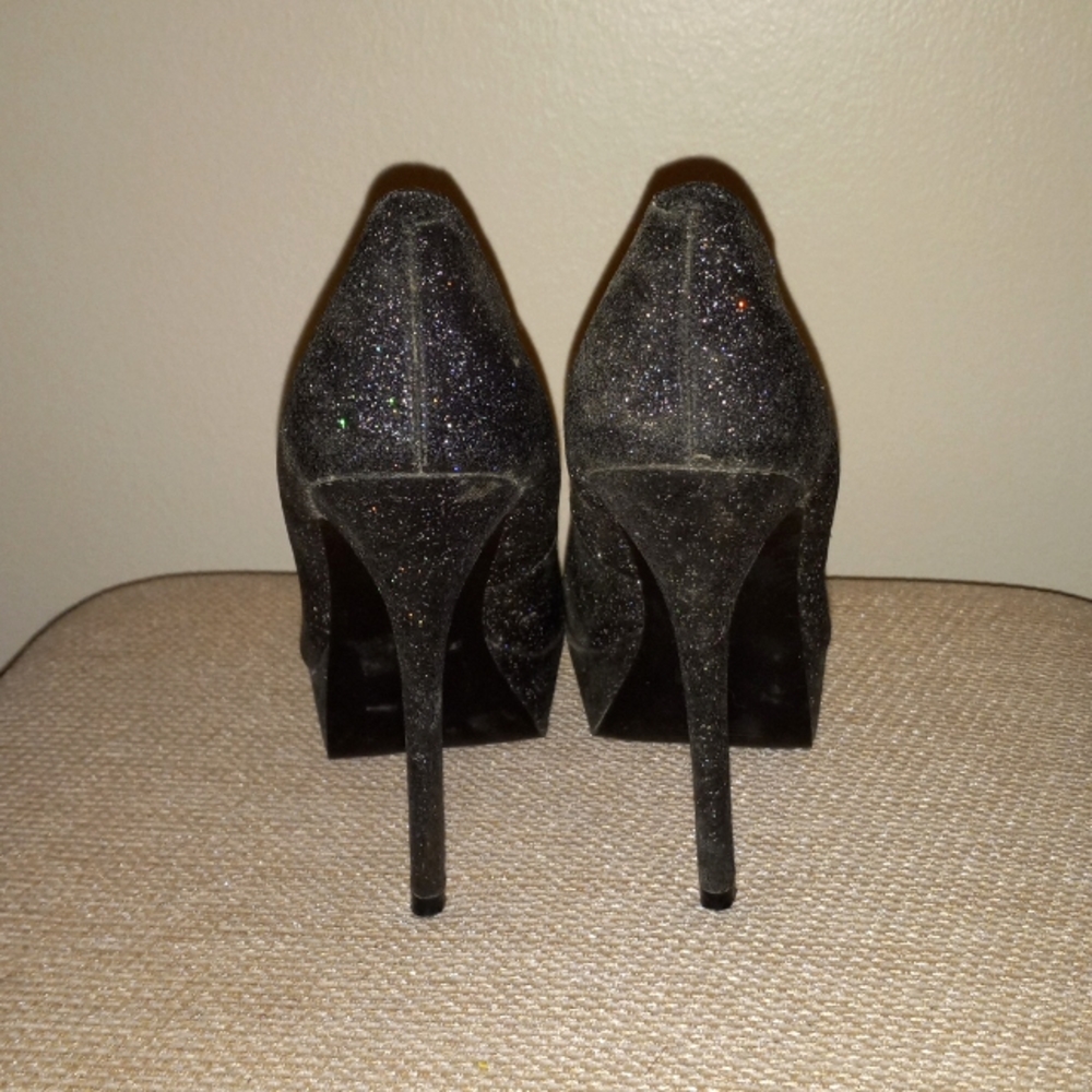 Heels - Picture 2 of 4